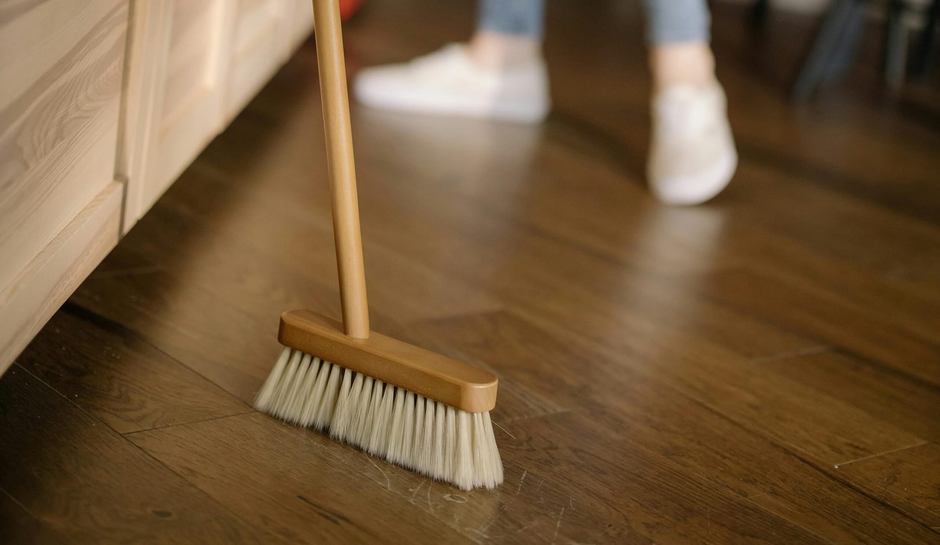 Jak czyścić parkiet woskowany? Specyfika pielęgnacji