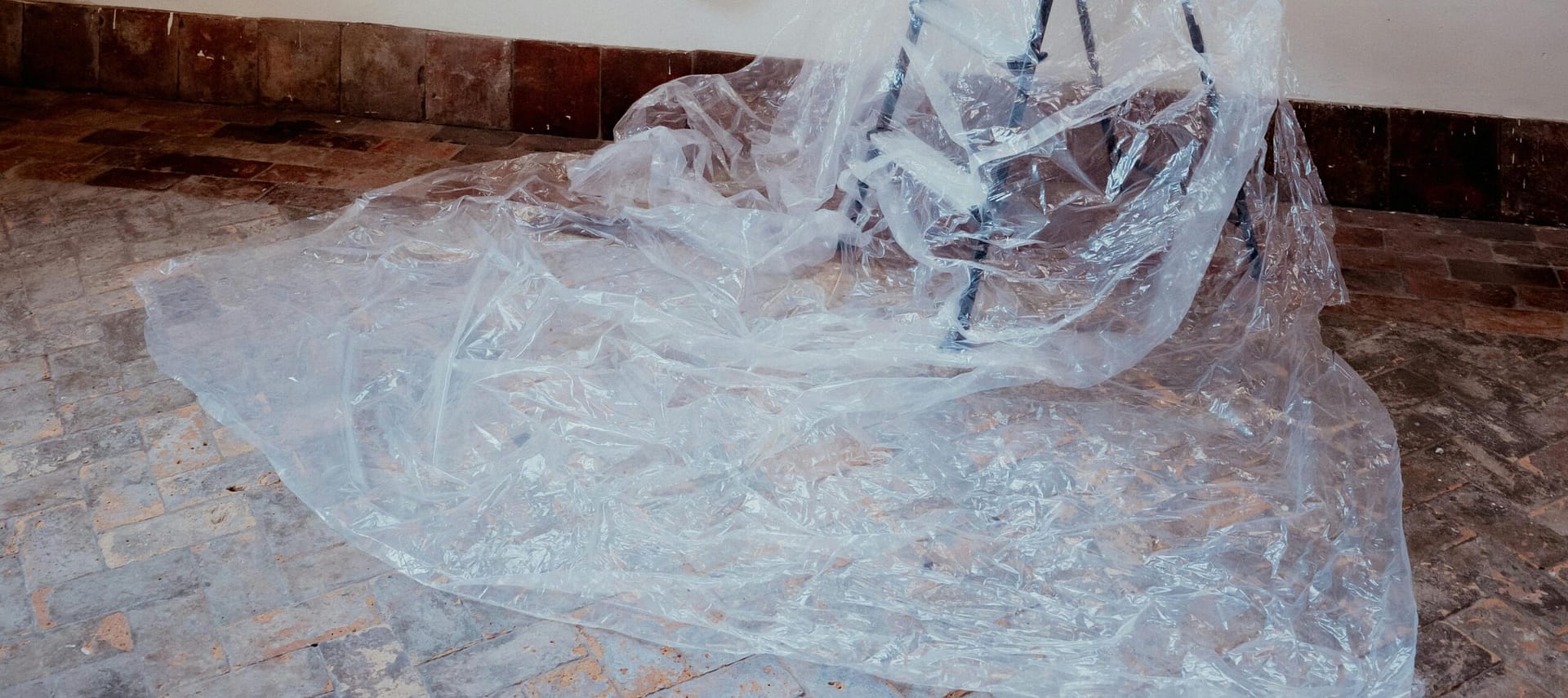 Folia paroizolacyjna pod parkiet – kiedy i dlaczego jest potrzebna?